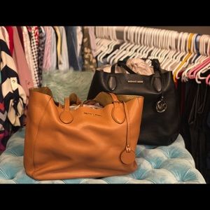 Authentic Michael Kors Tote with Wristlet Black